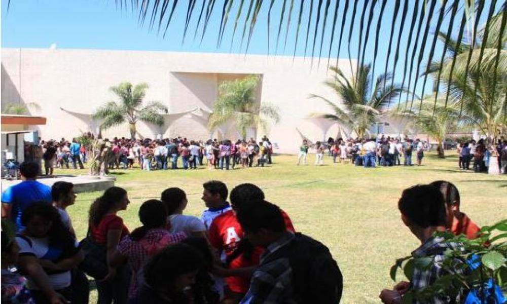 Cerca de 2000 Personas Evacuadas en el CUCosta con Simulacro