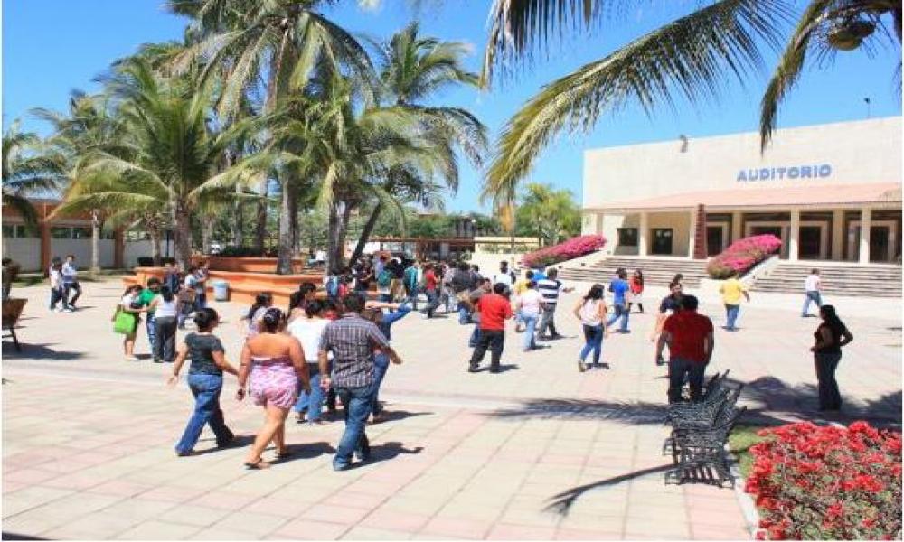 Cerca de 2000 Personas Evacuadas en el CUCosta con Simulacro