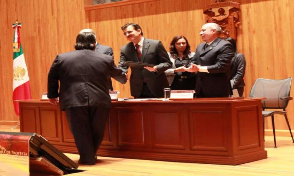 Cortés Guardado Rinde Protesta como Rector del CUCosta