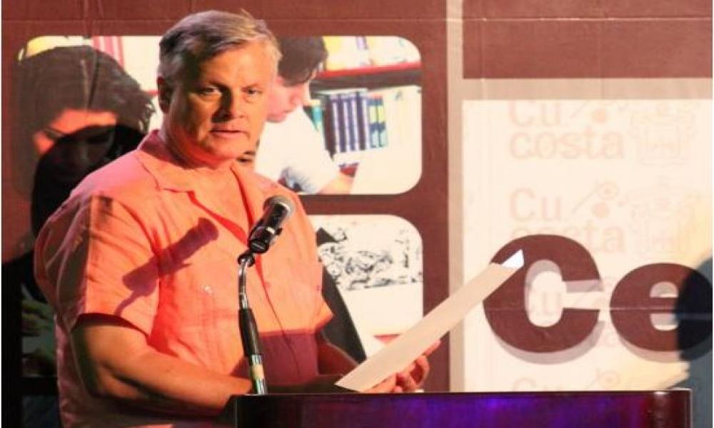 Homenajean al poeta argentino Juan Gelman en Letras en la Mar