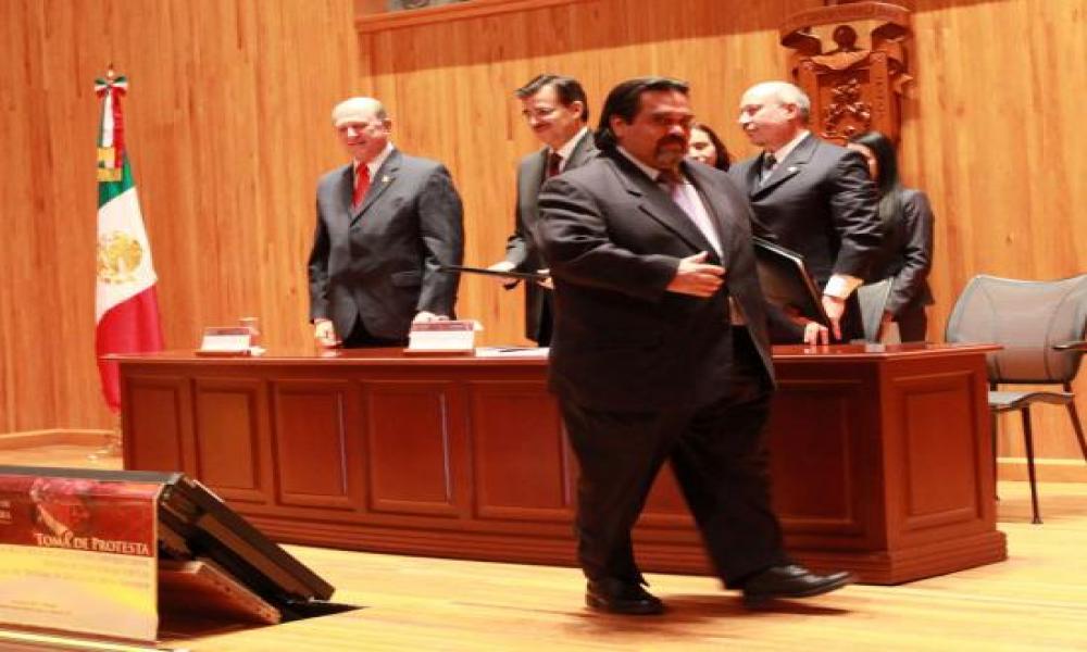 Cortés Guardado Rinde Protesta como Rector del CUCosta