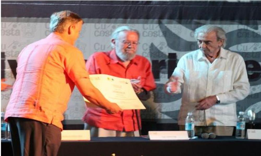 Homenajean al poeta argentino Juan Gelman en Letras en la Mar