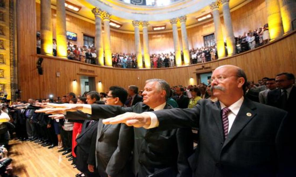 Cortés Guardado Rinde Protesta como Rector del CUCosta