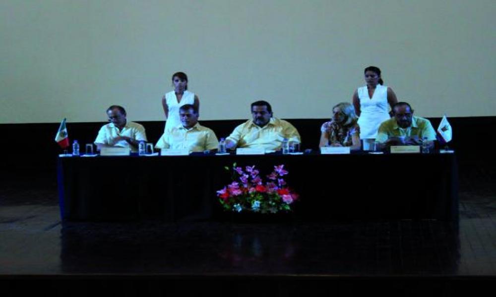 “Desarrollo, Crisis y Turismo” en el VII Seminario Internacional Nuevas Alternativas del Turismo 2013 (SINAT 2013)