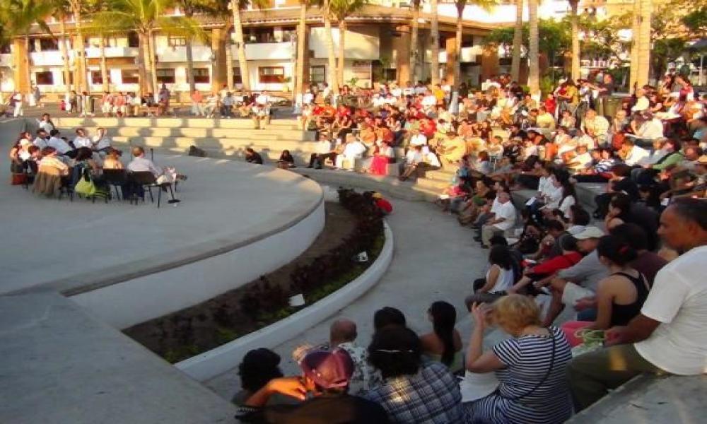 Inicia “Letras en la mar” con poetas y escritores internacionales