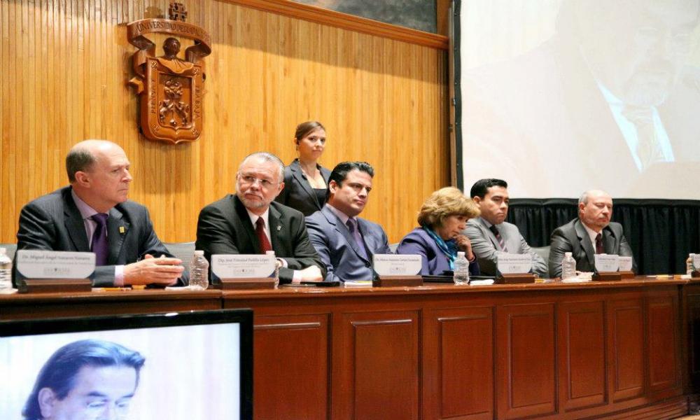 Entrega el doctor Marco Antonio Cortés Guardado una universidad sólida y en plena expansión