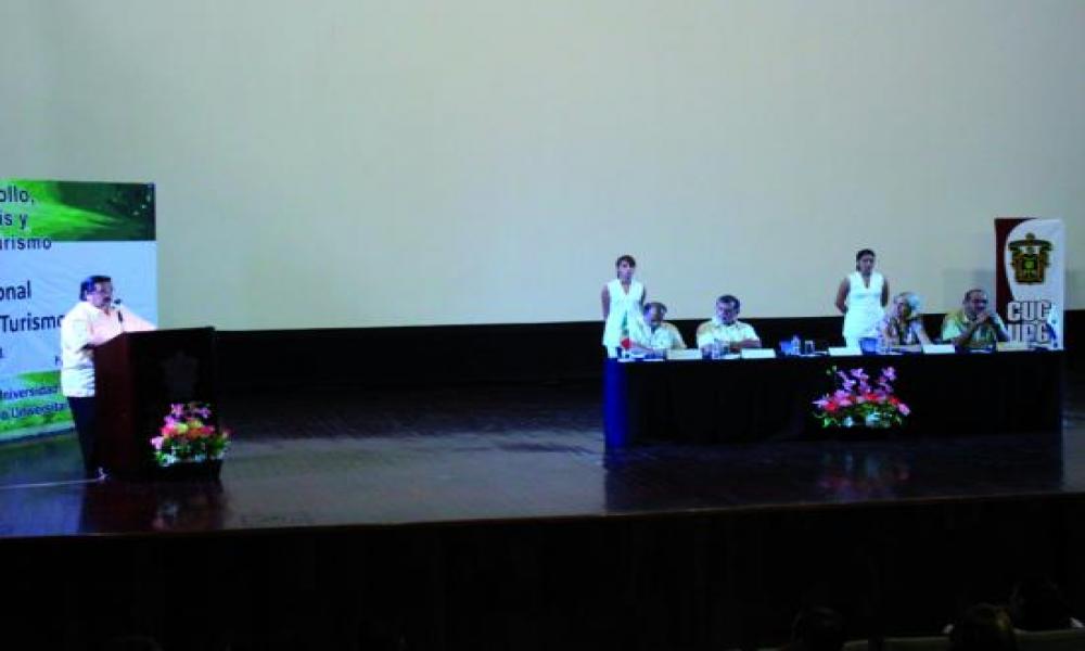 “Desarrollo, Crisis y Turismo” en el VII Seminario Internacional Nuevas Alternativas del Turismo 2013 (SINAT 2013)