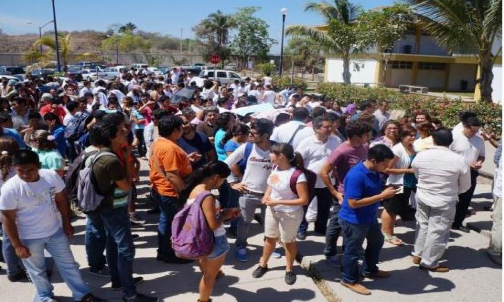 Cerca de 2000 Personas Evacuadas en el CUCosta con Simulacro