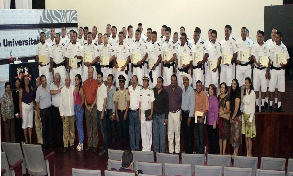 Se certifica la Primera Generación de la Policía Turística en el CUCOSTA