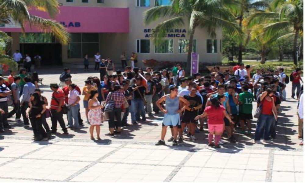 Cerca de 2000 Personas Evacuadas en el CUCosta con Simulacro