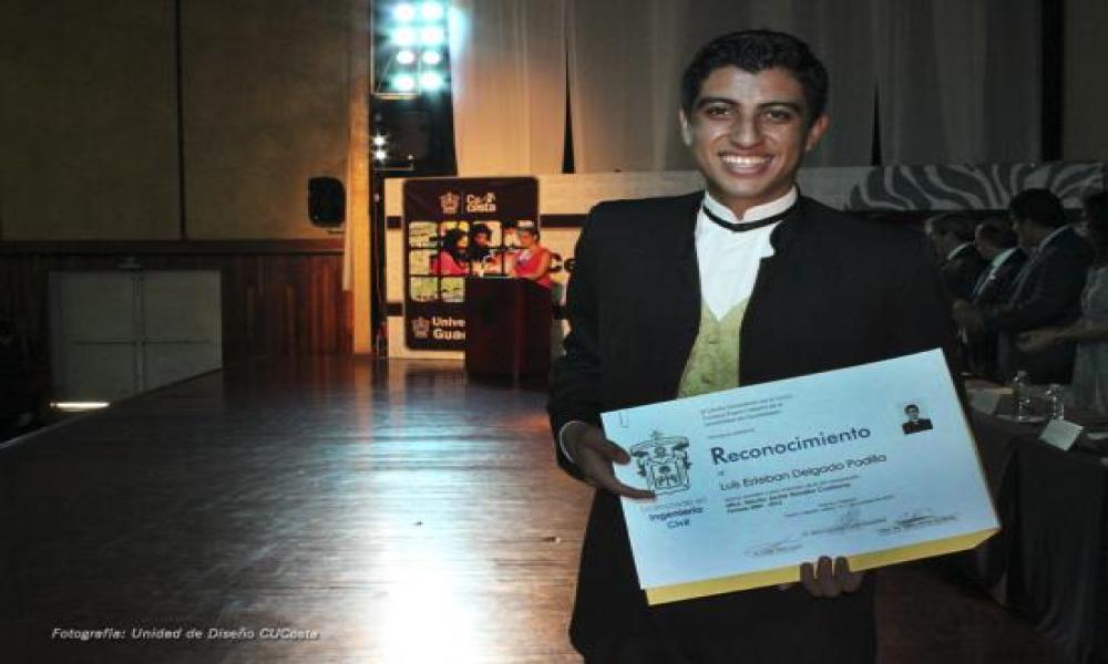 Egresan Arquitectos, Ingenieros Civiles y Licenciados en Diseño del CUCosta