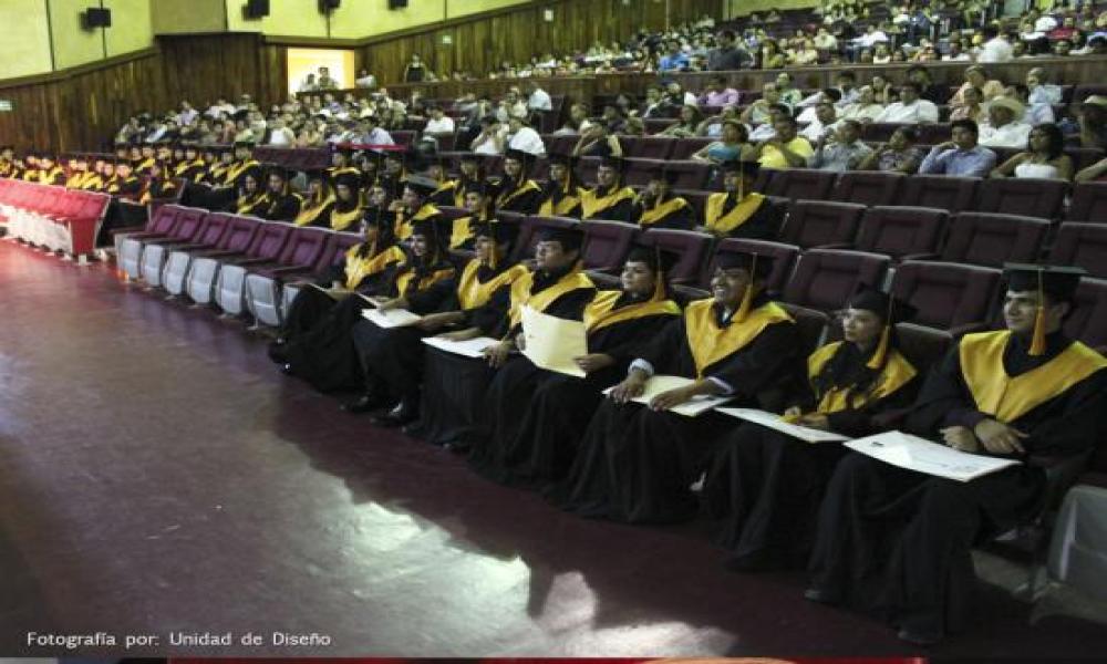 Egresan 49 estudiantes de Biología y Psicología del CUCosta