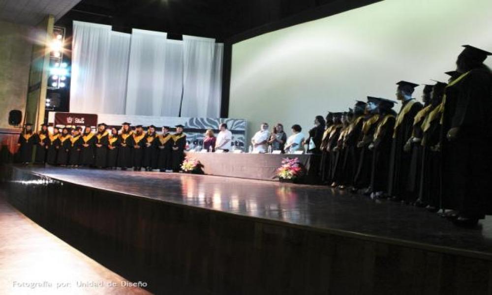 Egresan 49 estudiantes de Biología y Psicología del CUCosta