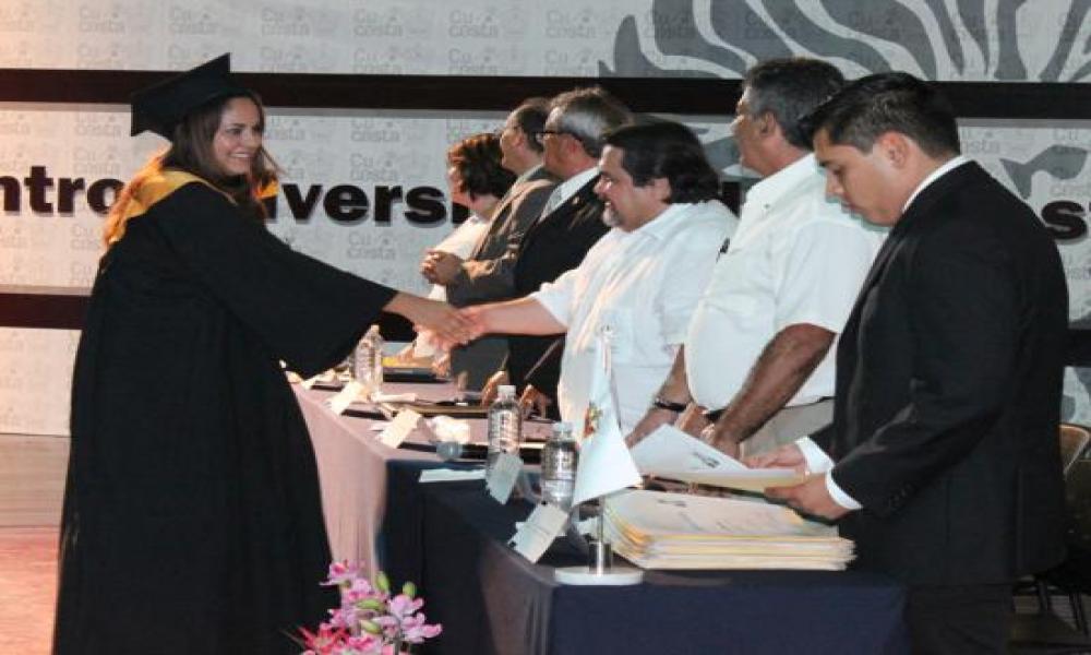 Egresa del CUCosta Licenciatura en Administración “Dr. Armando Soltero Macías”