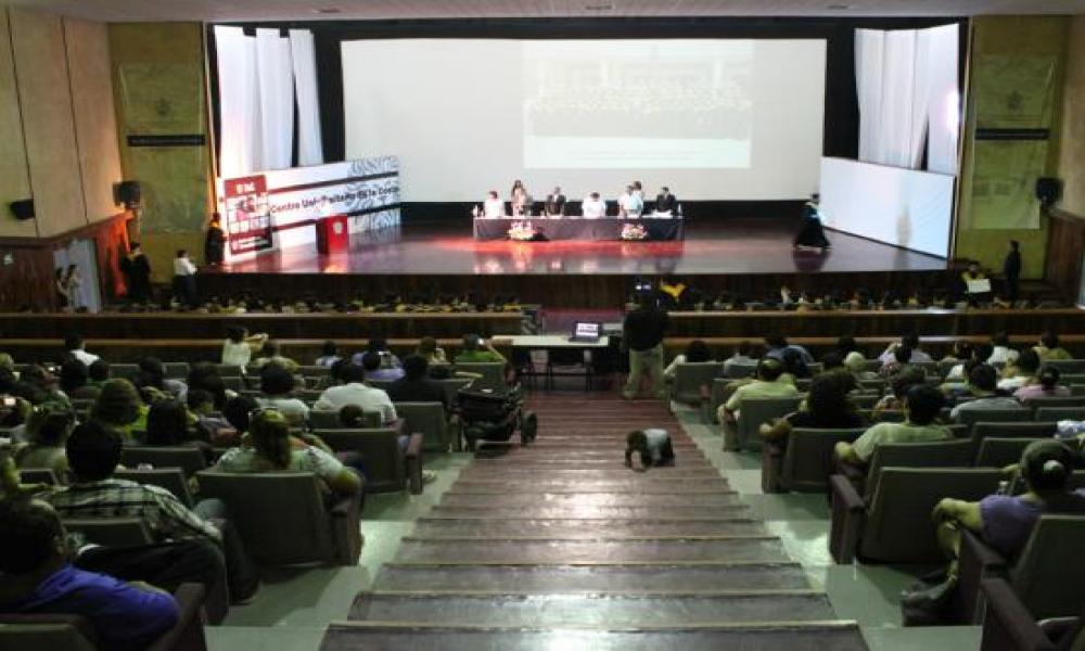 Egresa del CUCosta Licenciatura en Administración “Dr. Armando Soltero Macías”