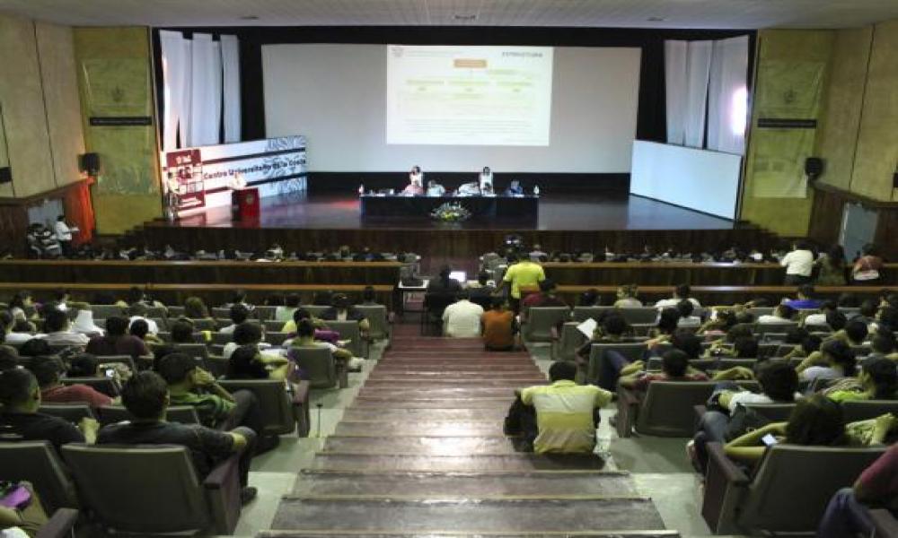 Rector del CUCosta invita a Estudiantes a Prepararse para un Mejor Futuro