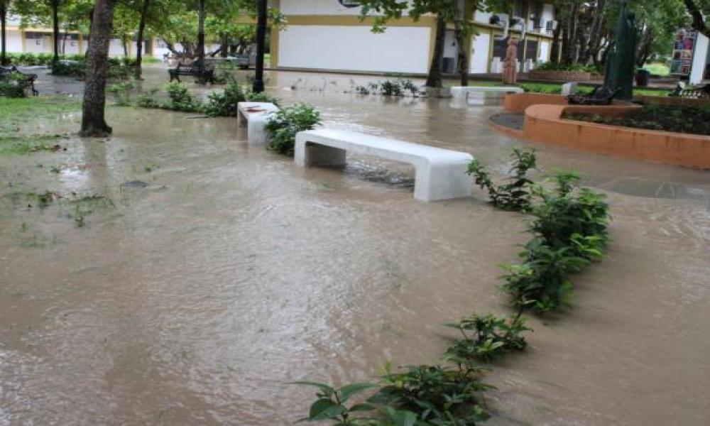 Contingencia en el CUCosta por continúas lluvias e Inundación