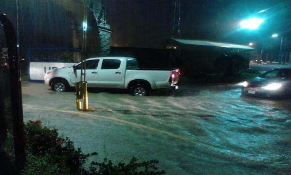 Contingencia en el CUCosta por continúas lluvias e Inundación
