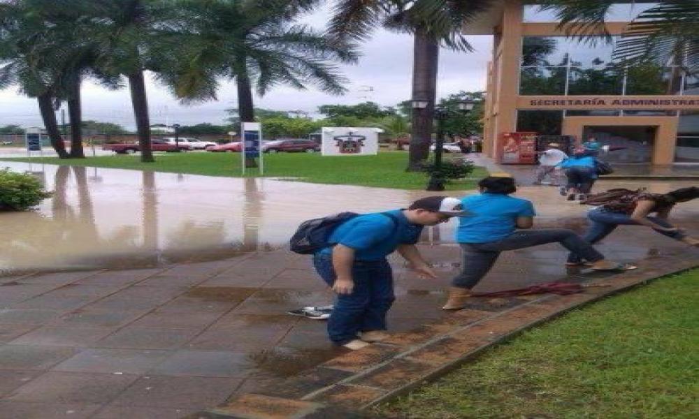 Contingencia en el CUCosta por continúas lluvias e Inundación