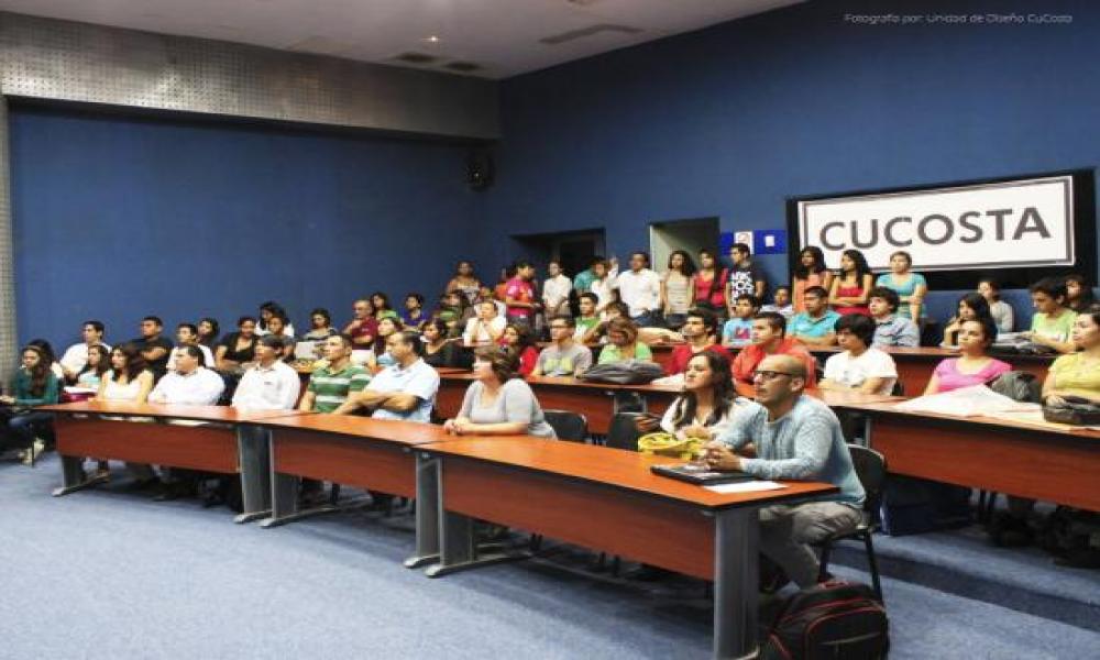 Estudios de Calidad con Trece Acreditaciones en el CUCosta