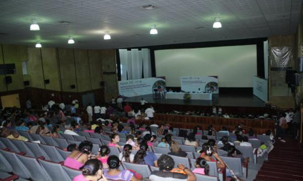 En el CUCosta entrega DIF Jalisco becas académicas y de capacitación a menores de la región Costa Norte