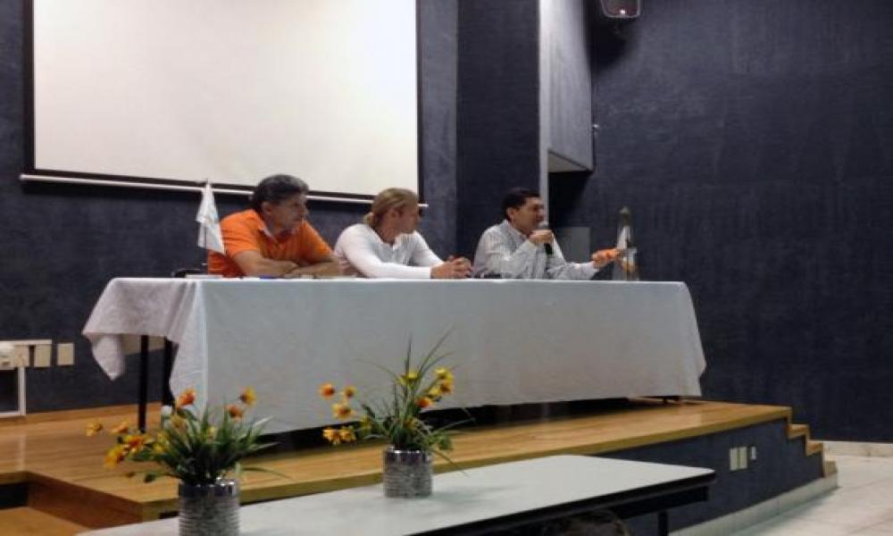 Presentación de libro ¨Anfibios, Reptiles, Aves y Mamíferos¨ de Petr Myska