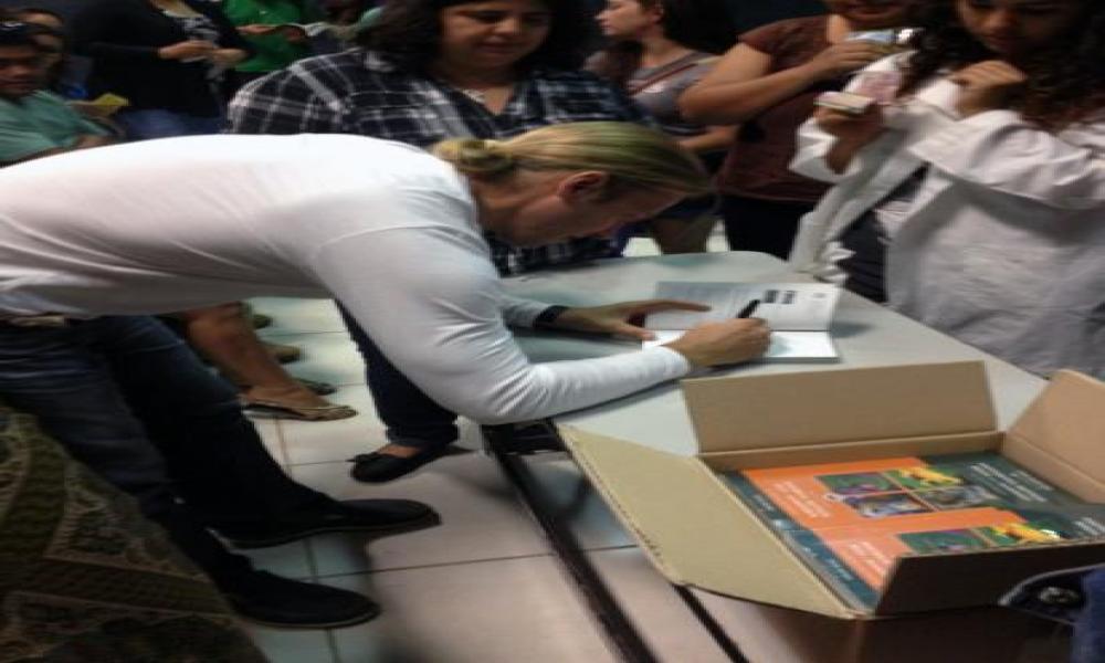 Presentación de libro ¨Anfibios, Reptiles, Aves y Mamíferos¨ de Petr Myska