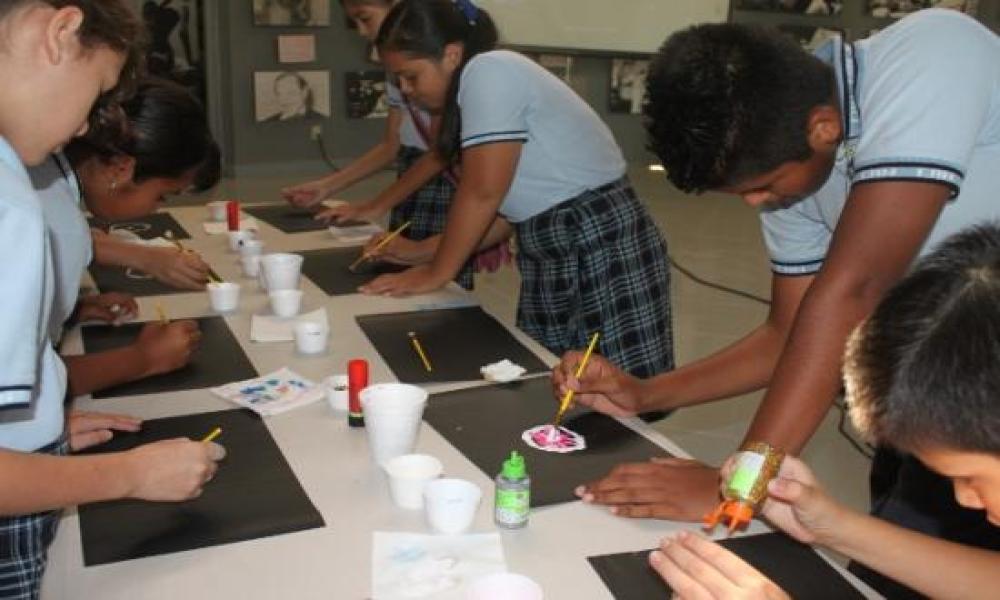 Se imparte taller de astronomía para niños en el CUCosta