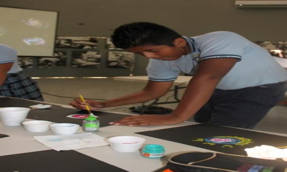 Se imparte taller de astronomía para niños en el CUCosta