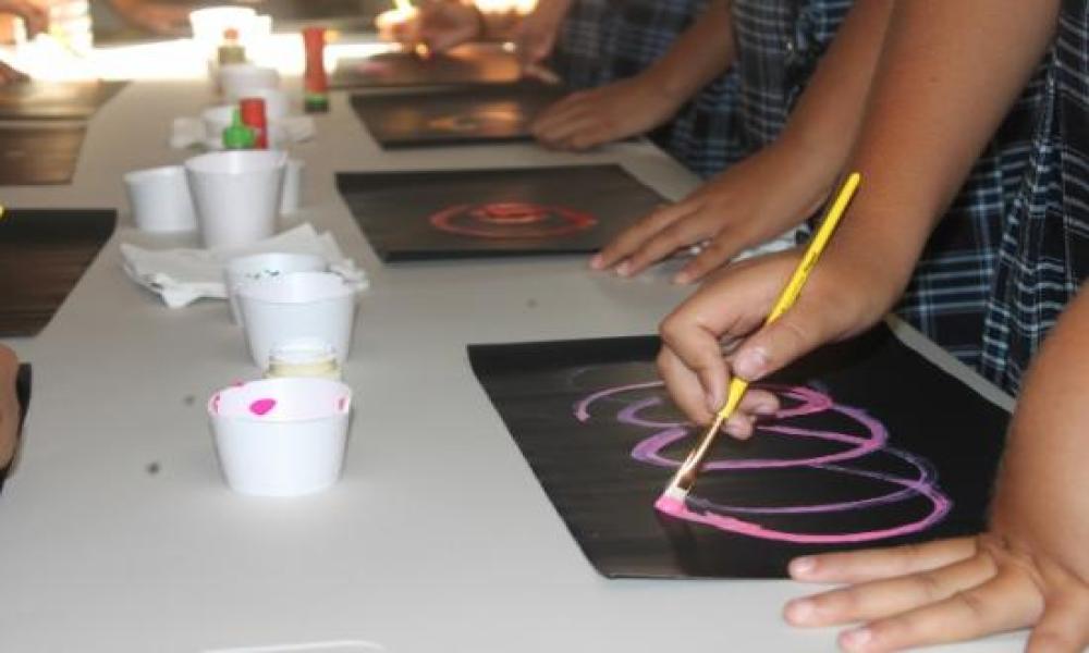 Se imparte taller de astronomía para niños en el CUCosta