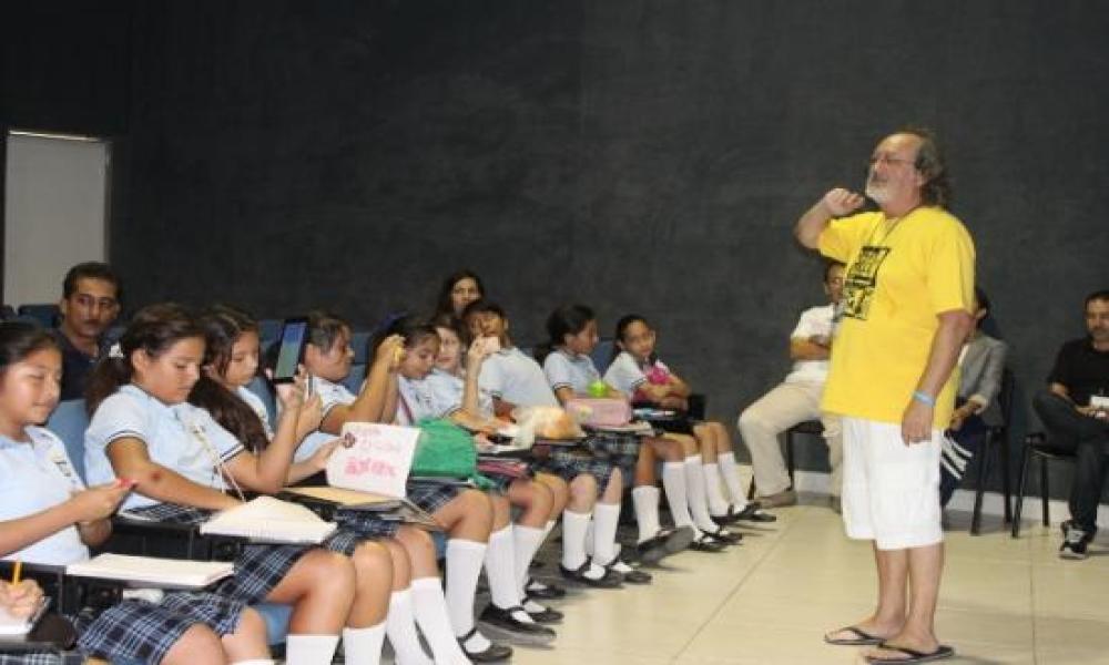 Se imparte taller de astronomía para niños en el CUCosta