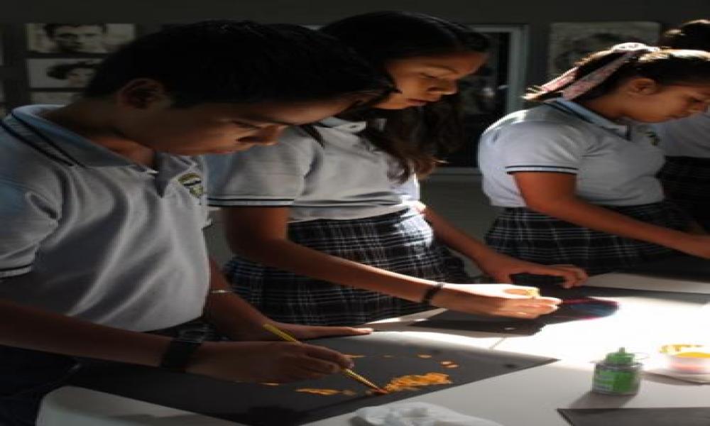 Se imparte taller de astronomía para niños en el CUCosta