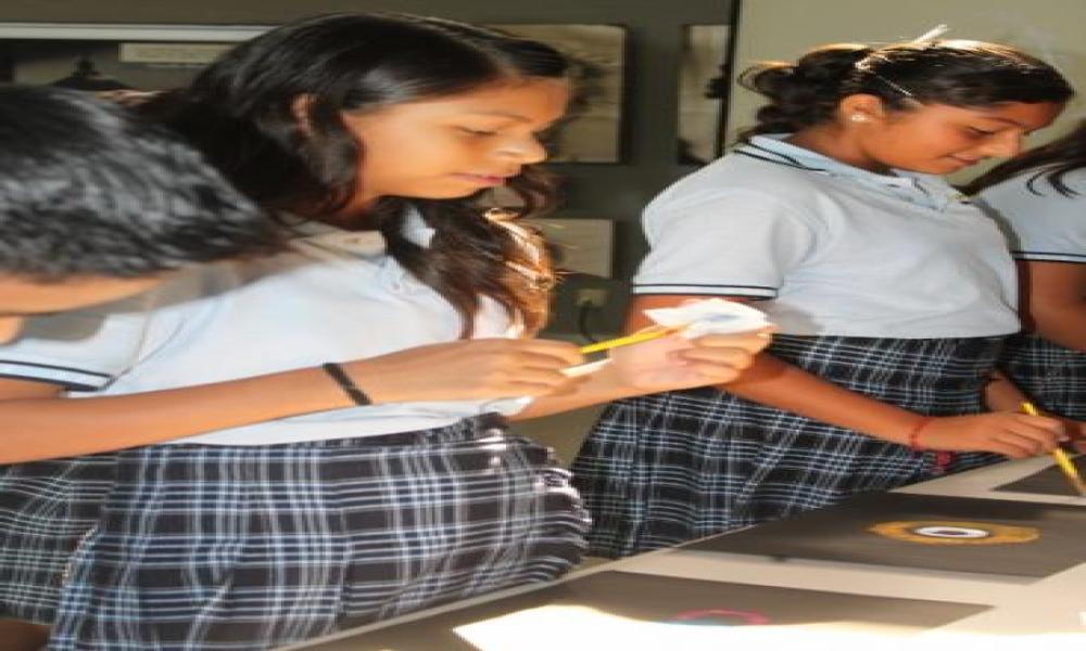 Se imparte taller de astronomía para niños en el CUCosta