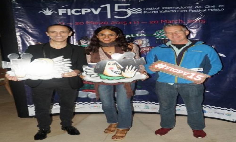 La Sección de Diversidad Premio Maguey del 15° Festival Internacional de Cine en Puerto Vallarta (FICPV) presentó la proyección de la película La amante de mi mujer con la presencia de la protagonista, Victoria Abril el domingo 15 de marzo en Mantamar Beach Club.   El evento tuvo el honor de contar con la asistencia del Lic. Raúl Padilla López, presidente del patronato del Festival Internacional de Cine en Guadalajara (FICG); Biol. Iván Trujillo Bolio, director del FICG; Dr. Marco Antonio Cortés Guardado, R