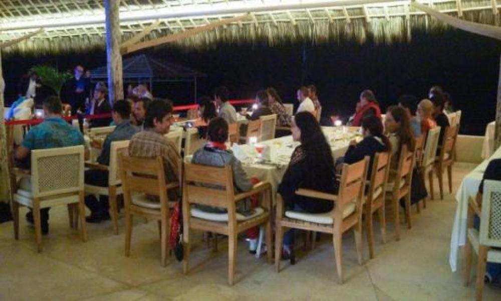 La Sección de Diversidad Premio Maguey del 15° Festival Internacional de Cine en Puerto Vallarta (FICPV) presentó la proyección de la película La amante de mi mujer con la presencia de la protagonista, Victoria Abril el domingo 15 de marzo en Mantamar Beach Club.   El evento tuvo el honor de contar con la asistencia del Lic. Raúl Padilla López, presidente del patronato del Festival Internacional de Cine en Guadalajara (FICG); Biol. Iván Trujillo Bolio, director del FICG; Dr. Marco Antonio Cortés Guardado, R