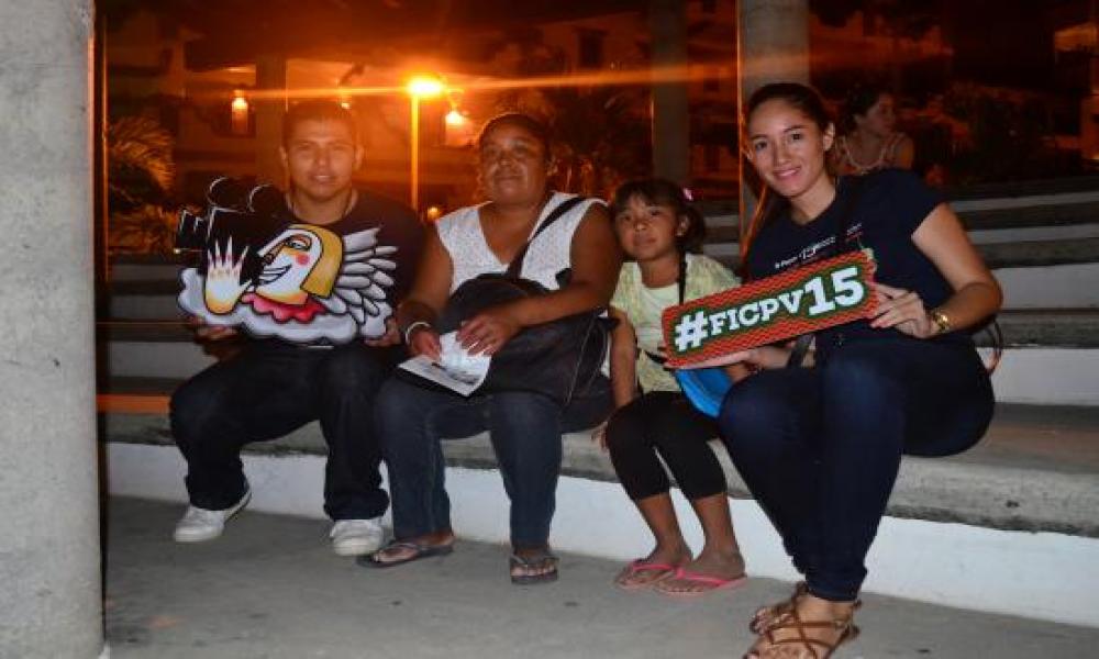 Proyección “Al otro lado del Paraíso” del 15° FICPV en Plaza Lázaro Cárdenas