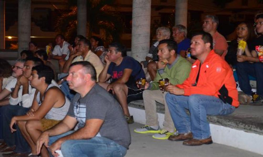 Proyección “Al otro lado del Paraíso” del 15° FICPV en Plaza Lázaro Cárdenas