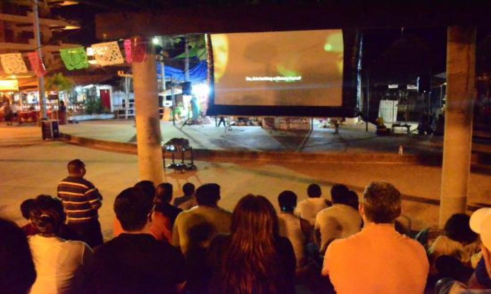 Proyección “Al otro lado del Paraíso” del 15° FICPV en Plaza Lázaro Cárdenas