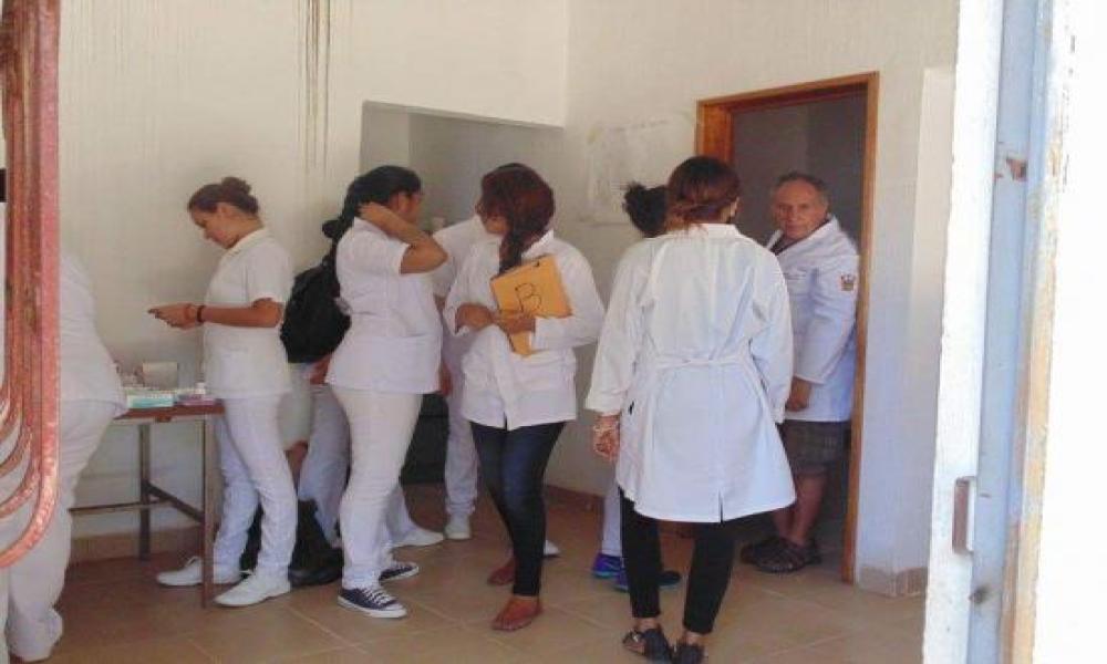 Estudiantes de Enfermería del CUCosta realizan atención médica a habitantes de la comunidad de Chimo