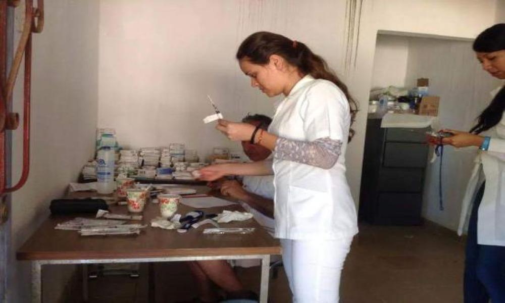 Estudiantes de Enfermería del CUCosta realizan atención médica a habitantes de la comunidad de Chimo