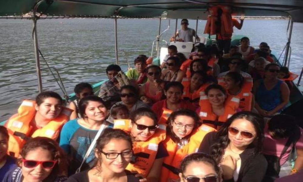 Estudiantes de Enfermería del CUCosta realizan atención médica a habitantes de la comunidad de Chimo