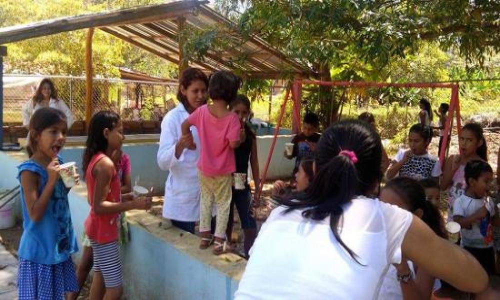 Estudiantes de Enfermería del CUCosta realizan atención médica a habitantes de la comunidad de Chimo