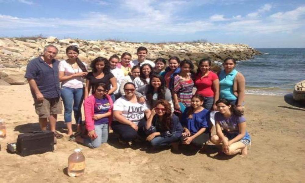 Estudiantes de Enfermería del CUCosta realizan atención médica a habitantes de la comunidad de Chimo