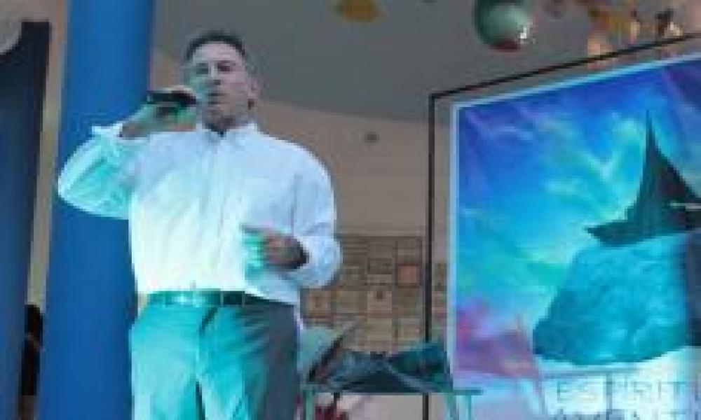 Exposición de arte y escultura de León de la Vega en CUCosta