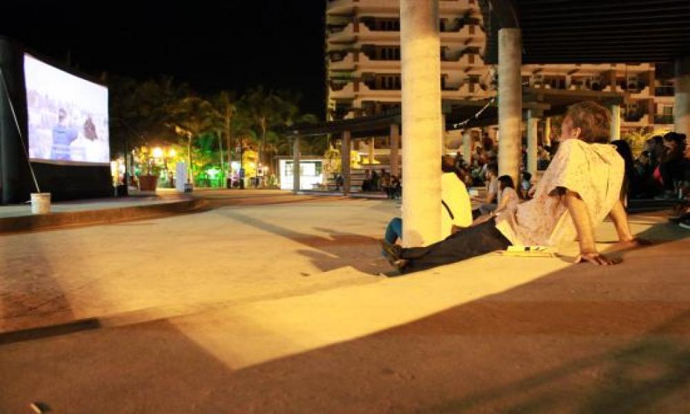 Proyección “A ras del cielo”