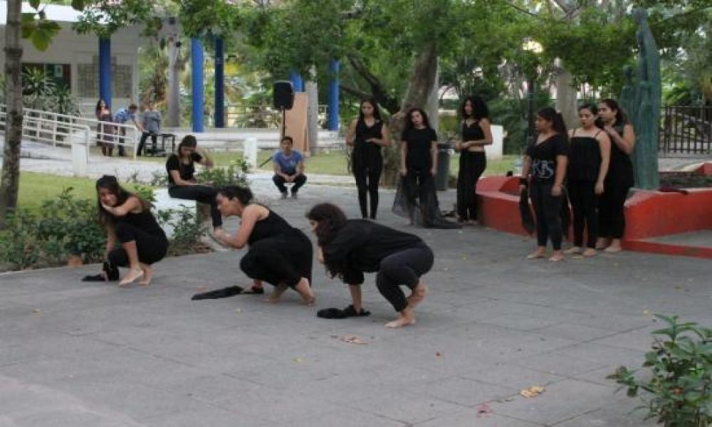 Presentación de Danza Contemporánea en CUCosta
