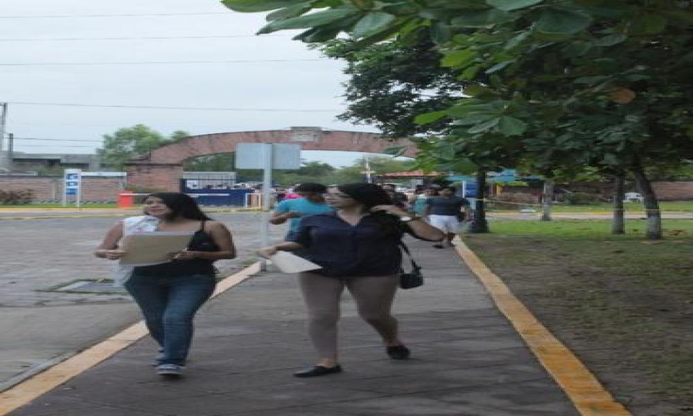 Aspirantes del CUCosta presentan examen de admisión para el ciclo 2015A