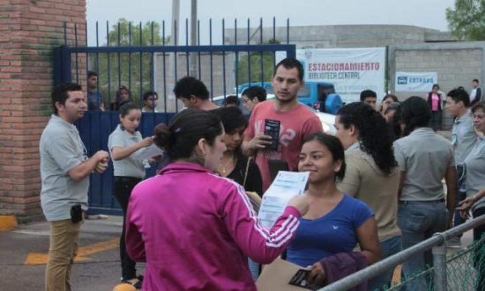 Aspirantes del CUCosta presentan examen de admisión para el ciclo 2015A