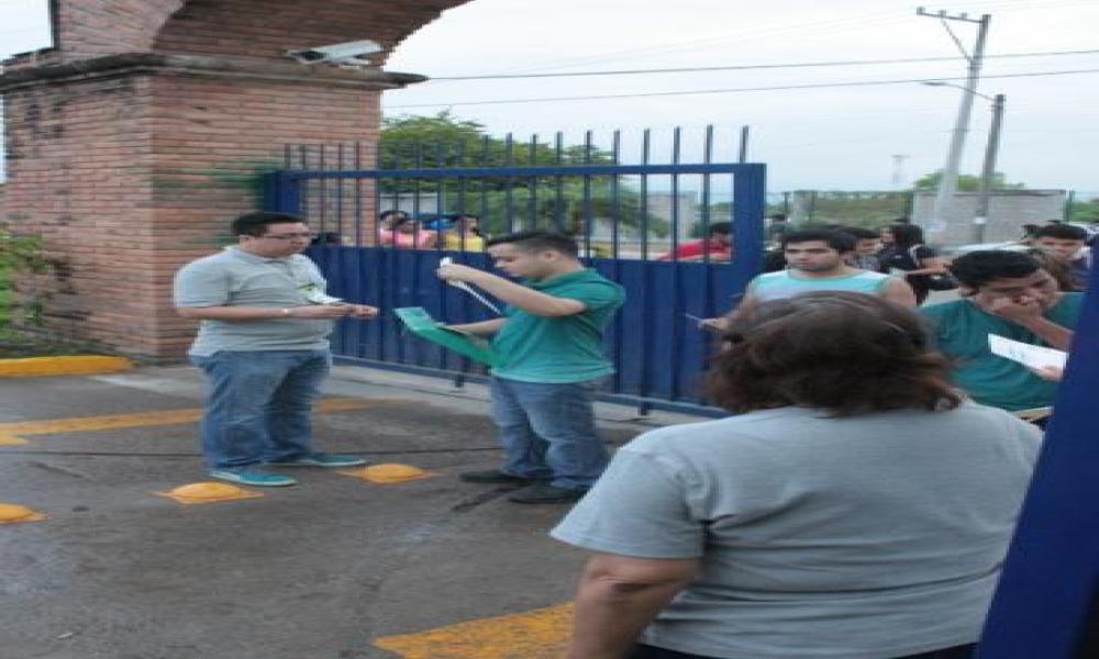 Aspirantes del CUCosta presentan examen de admisión para el ciclo 2015A