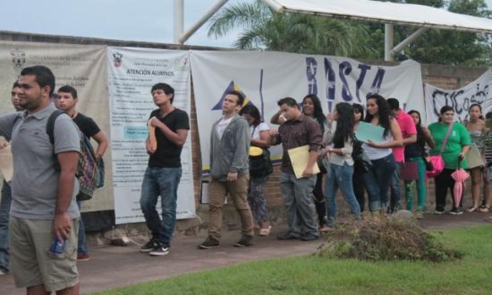 Aspirantes del CUCosta presentan examen de admisión para el ciclo 2015A